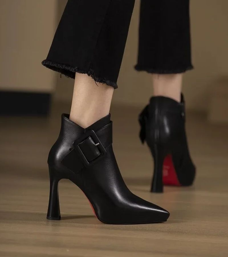Eileen | Heeled Ankle Boots with an Oversized Buckle